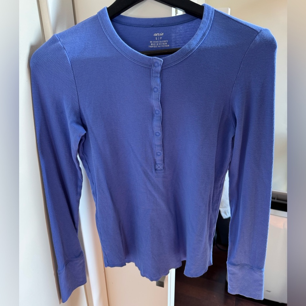 Aerie EUC women’s small Vibrant Blue Long Sleeve Tee
